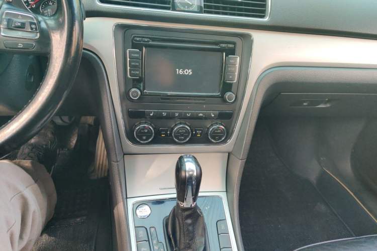 Used Volkswagen Passat 2013 1.8TSI DSG Prestige Edition Audio And AC Panel