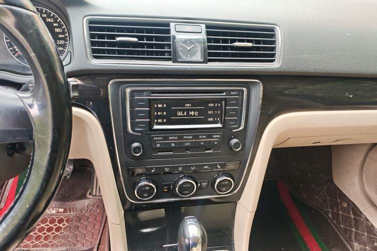 Used Volkswagen Passat 2013 1.8TSI DSG Prestige Edition Audio And AC Panel