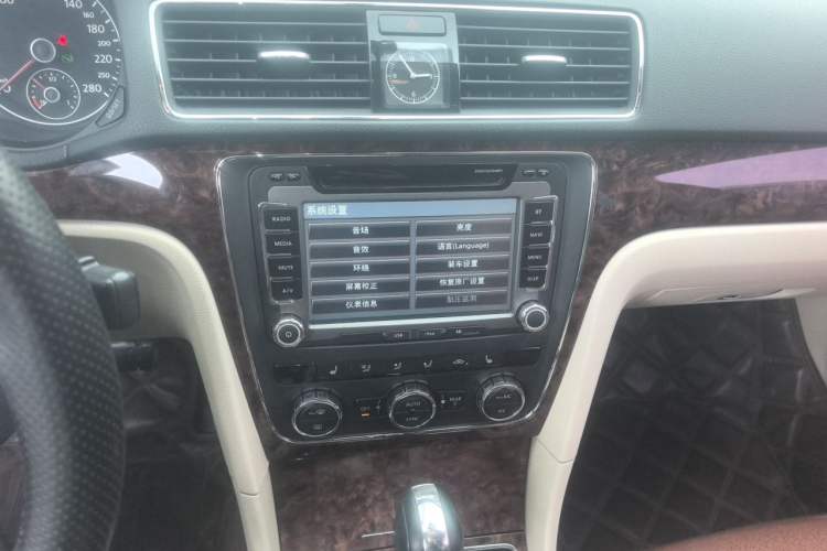 Used Volkswagen Passat 2013 2.0 TSI DSG Prestige Edition Audio And AC Panel