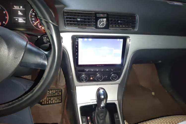 Used Volkswagen Passat 2013 1.4 TSI DSG Prestige Edition Audio And AC Panel