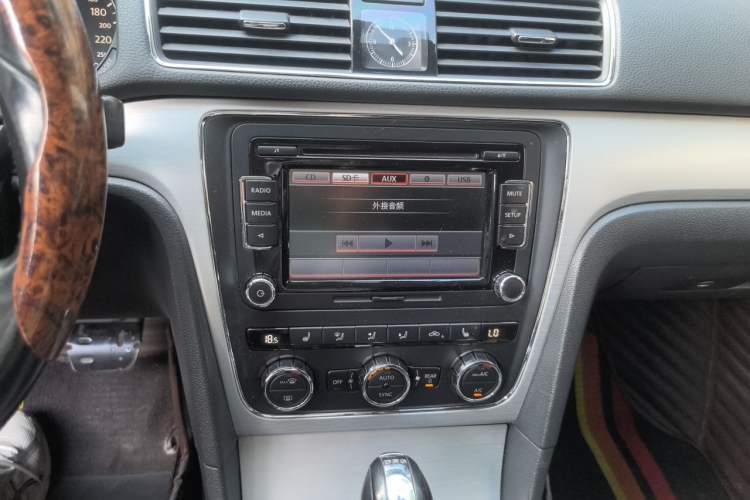 Used Volkswagen Passat 2013 1.8TSI DSG Prestige Edition Audio And AC Panel