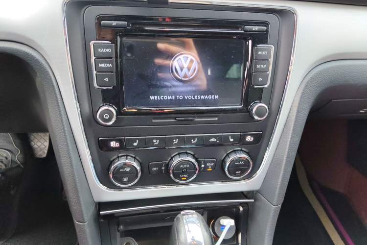 Used Volkswagen Passat 2013 2.0 TSI DSG Prestige Edition Audio And AC Panel
