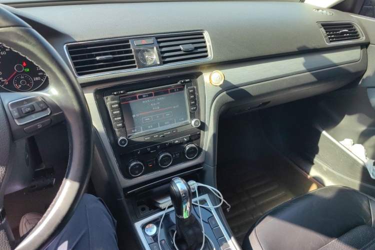 Used Volkswagen Passat 2013 2.0 TSI DSG Prestige Edition Audio And AC Panel