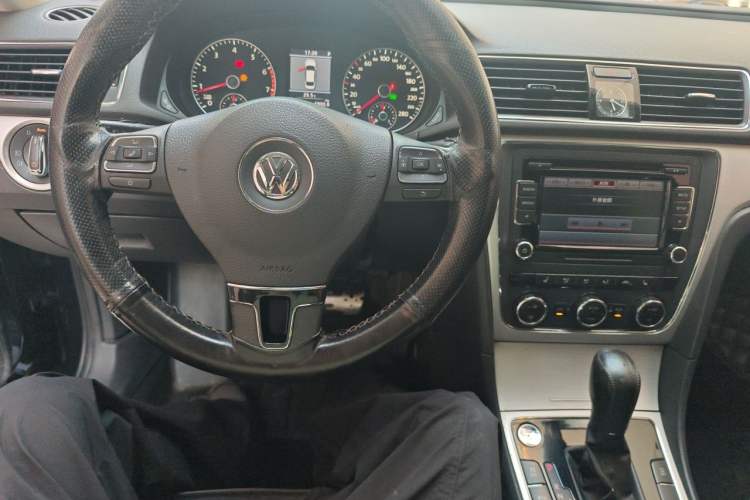 Used Volkswagen Passat 2013 1.8TSI DSG Prestige Edition Audio And AC Panel