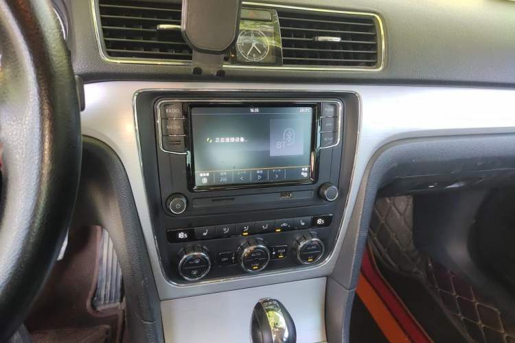 Used Volkswagen Passat 2013 1.8TSI DSG Prestige Edition Audio And AC Panel