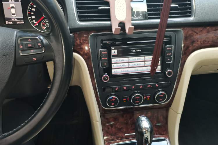 Used Volkswagen Passat 2013 1.8TSI DSG Prestige Edition Audio And AC Panel