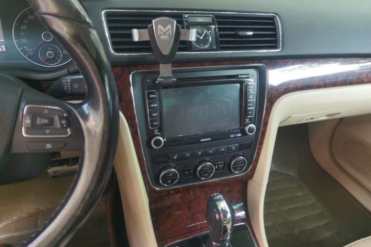 Used Volkswagen Passat 2013 1.8TSI DSG Prestige Edition Audio And AC Panel