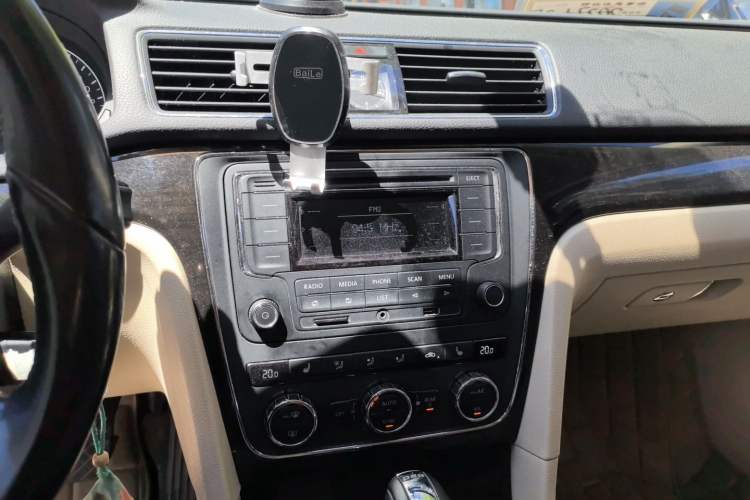 Used Volkswagen Passat 2013 1.8TSI DSG Prestige Edition Audio And AC Panel