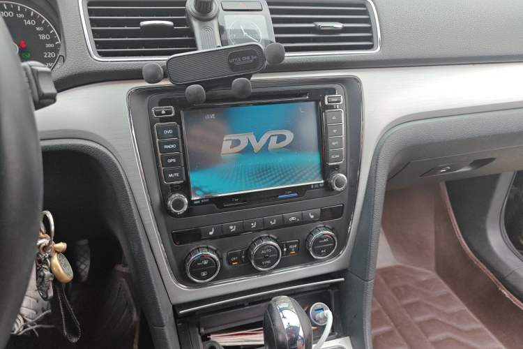 Used Volkswagen Passat 2013 1.4 TSI DSG Prestige Edition Audio And AC Panel
