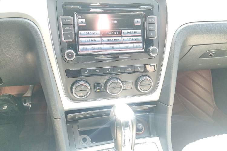 Used Volkswagen Passat 2013 1.8TSI DSG Prestige Edition Audio And AC Panel