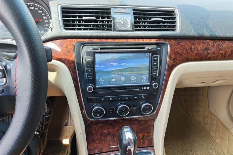 Used Volkswagen Passat 2013 1.8TSI DSG Prestige Edition Audio And AC Panel