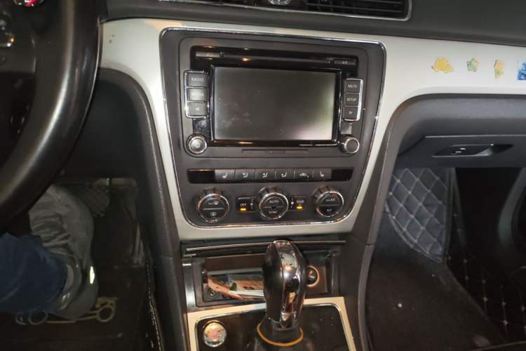 Used Volkswagen Passat 2013 1.8TSI DSG Prestige Edition Audio And AC Panel