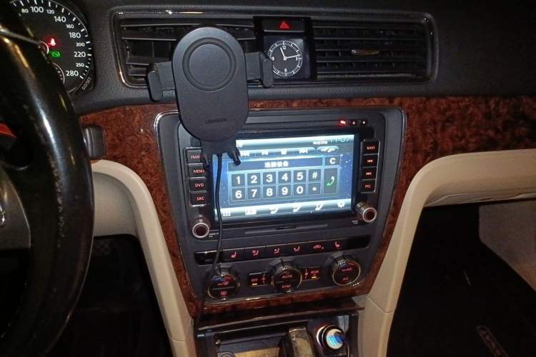 Used Volkswagen Passat 2013 2.0 TSI DSG Prestige Edition Audio And AC Panel