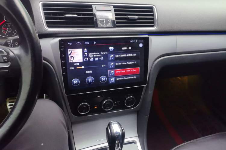 Used Volkswagen Passat 2013 1.8TSI DSG Prestige Edition Audio And AC Panel