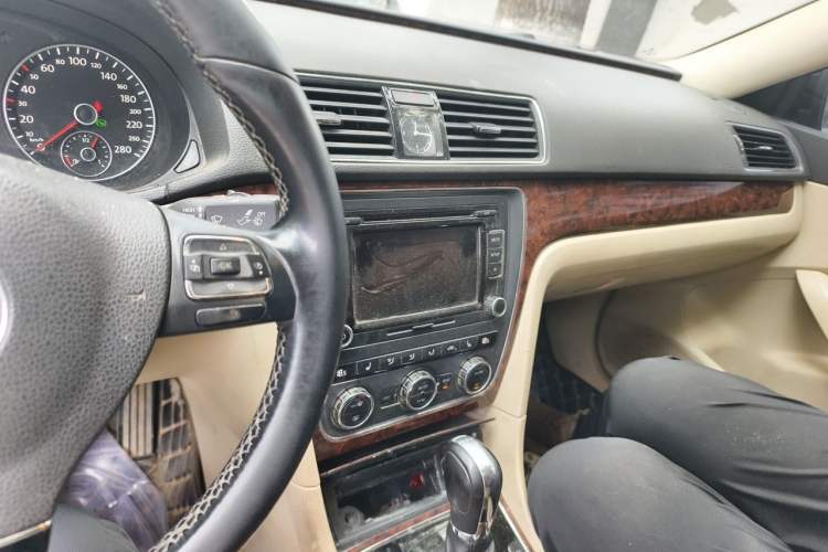Used Volkswagen Passat 2013 1.8TSI DSG Prestige Edition Audio And AC Panel