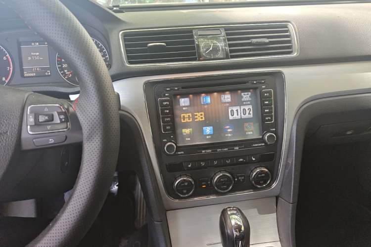 Used Volkswagen Passat 2013 1.8TSI DSG Prestige Edition Audio And AC Panel