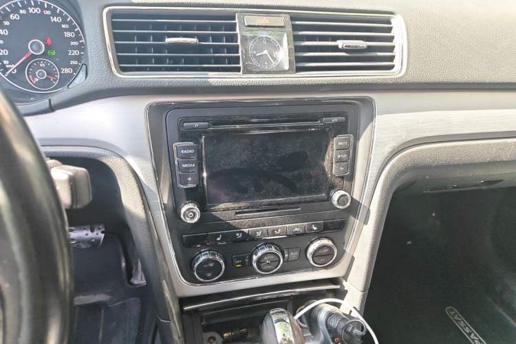 Used Volkswagen Passat 2013 2.0 TSI DSG Prestige Edition Audio And AC Panel