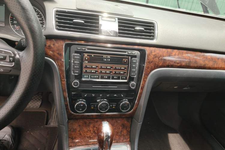 Used Volkswagen Passat 2013 2.0 TSI DSG Ultimate Edition Audio And AC Panel