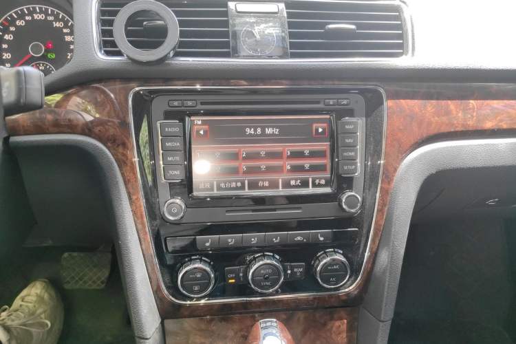 Used Volkswagen Passat 2013 2.0 TSI DSG Ultimate Edition Audio And AC Panel
