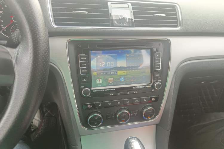 Used Volkswagen Passat 2013 1.8TSI DSG Prestige Edition Audio And AC Panel