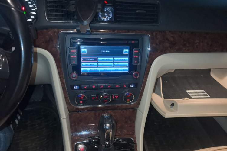 Used Volkswagen Passat 2013 1.8TSI DSG Prestige Edition Audio And AC Panel