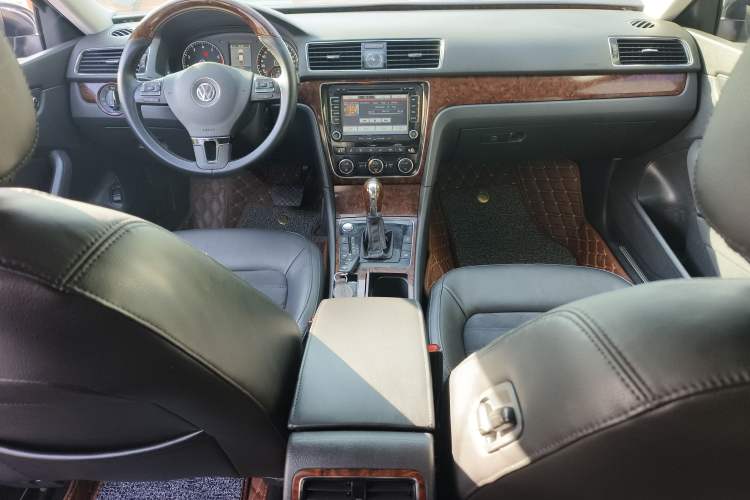 Used Volkswagen Passat 2013 2.0 TSI DSG Ultimate Edition Audio And AC Panel