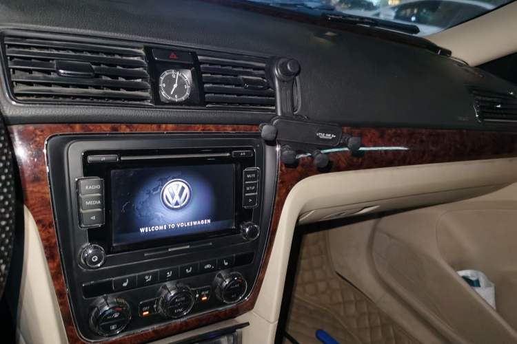 Used Volkswagen Passat 2013 1.8TSI DSG Prestige Edition Audio And AC Panel