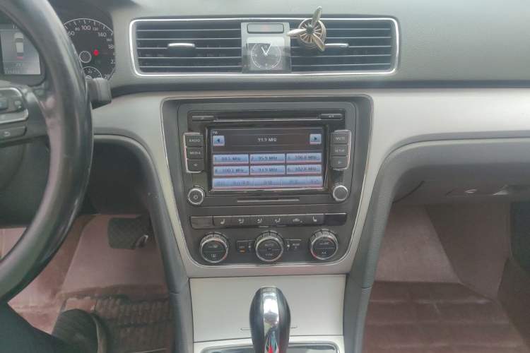 Used Volkswagen Passat 2013 1.8TSI DSG Prestige Edition Audio And AC Panel