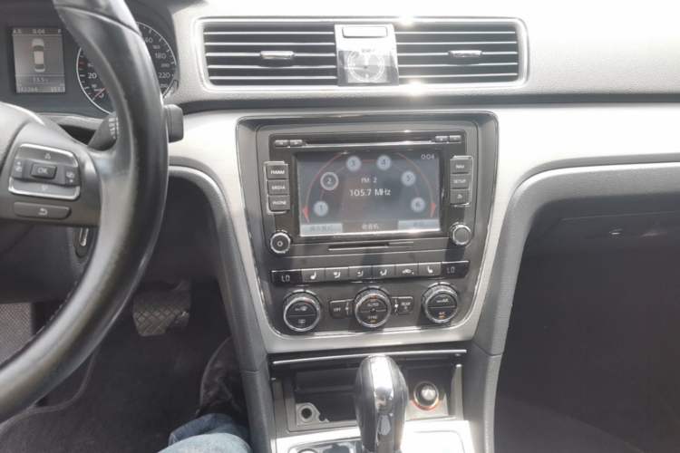Used Volkswagen Passat 2013 1.8TSI DSG Prestige Edition Audio And AC Panel