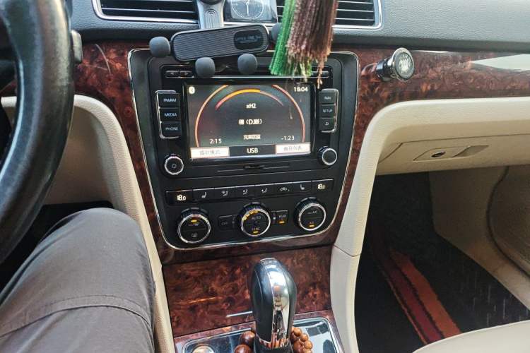 Used Volkswagen Passat 2013 1.8TSI DSG Prestige Edition Audio And AC Panel
