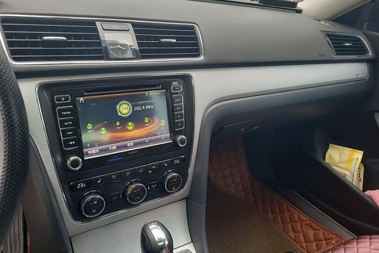 Used Volkswagen Passat 2013 1.8TSI DSG Prestige Edition Audio And AC Panel
