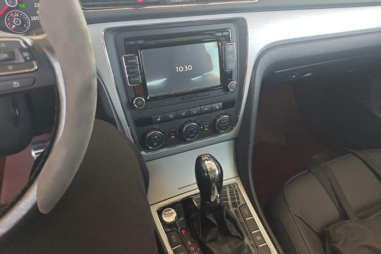 Used Volkswagen Passat 2013 2.0 TSI DSG Prestige Edition Audio And AC Panel