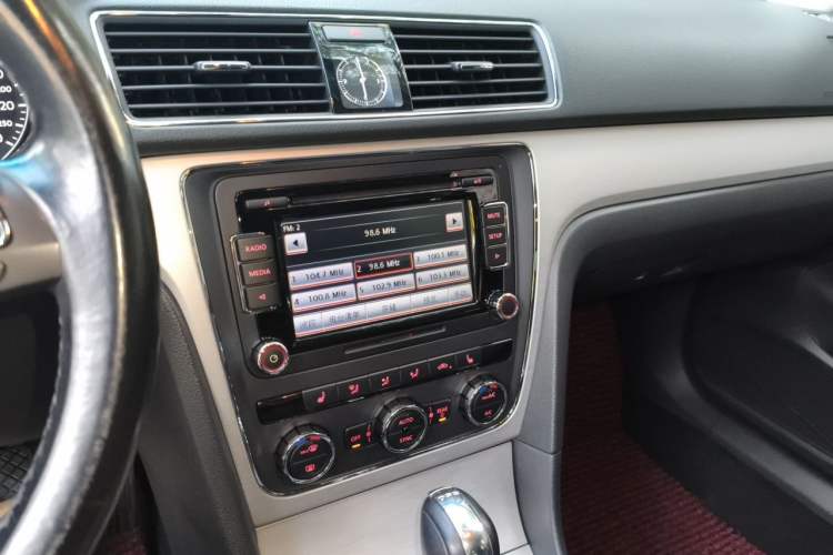 Used Volkswagen Passat 2013 2.0 TSI DSG Prestige Edition Audio And AC Panel
