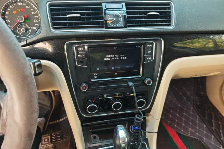 Used Volkswagen Passat 2013 1.8TSI DSG Government Procurement Edition Audio And AC Panel