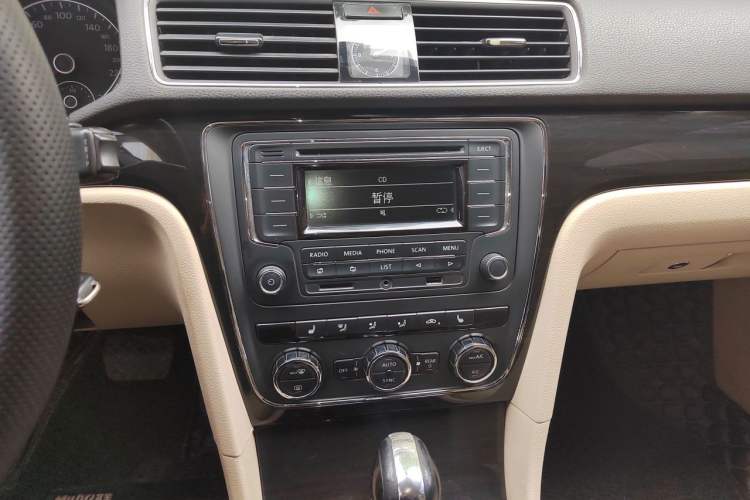 Used Volkswagen Passat 2013 1.8TSI DSG Government Procurement Edition Audio And AC Panel