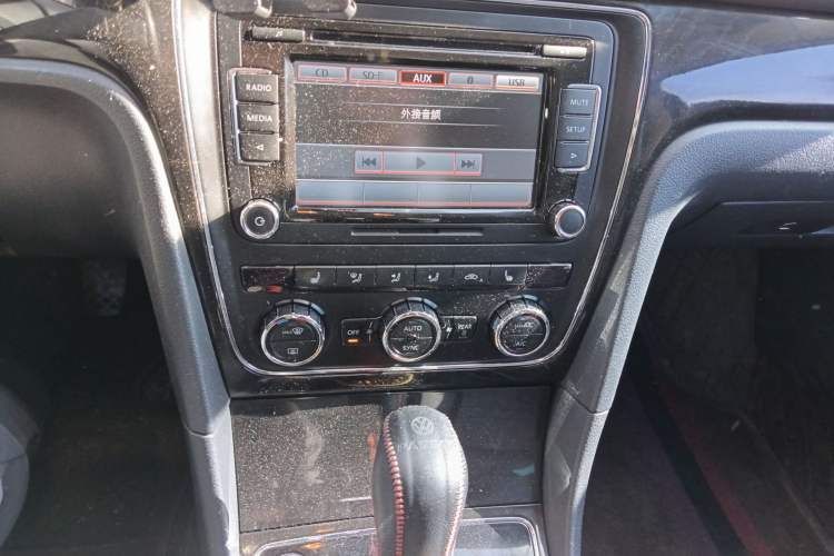 Used Volkswagen Passat 2013 1.8TSI DSG Prestige Edition Audio And AC Panel