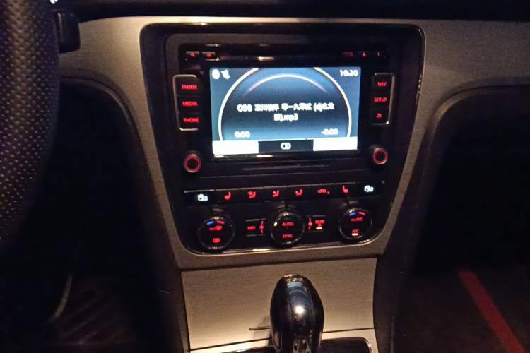 Used Volkswagen Passat 2013 1.8TSI DSG Prestige Edition Audio And AC Panel