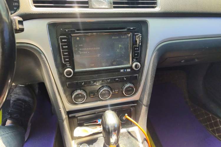 Used Volkswagen Passat 2013 1.8TSI DSG Prestige Edition Audio And AC Panel