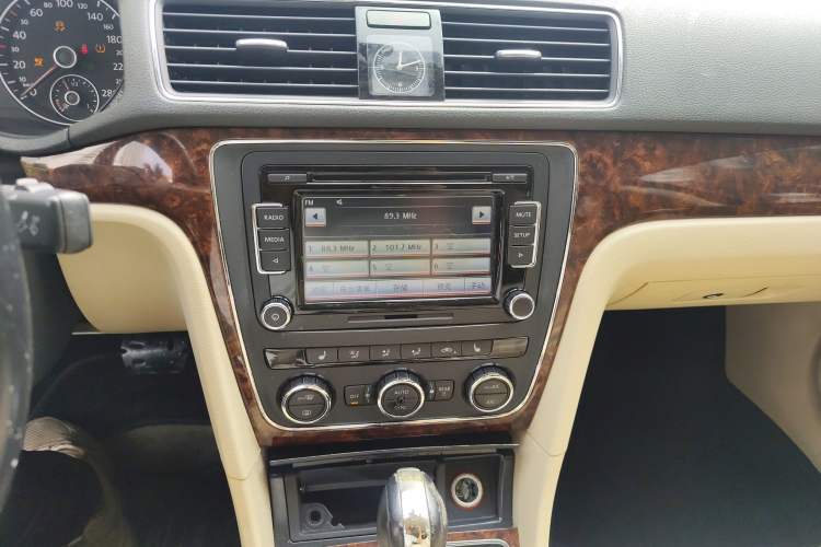 Used Volkswagen Passat 2013 2.0 TSI DSG Prestige Edition Audio And AC Panel