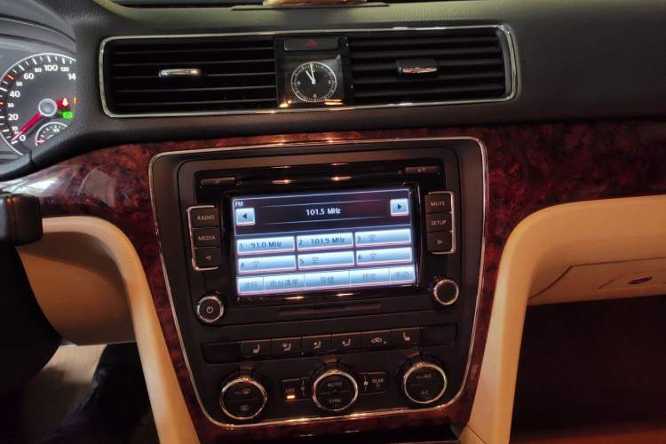 Used Volkswagen Passat 2013 1.8TSI DSG Prestige Edition Audio And AC Panel