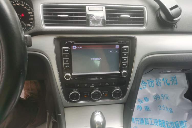 Used Volkswagen Passat 2013 1.8TSI DSG Prestige Edition Audio And AC Panel