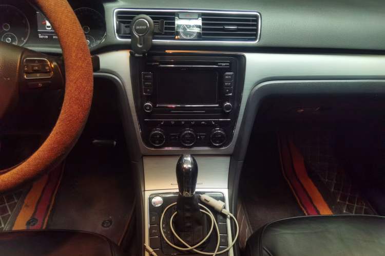 Used Volkswagen Passat 2013 1.8TSI DSG Prestige Edition Audio And AC Panel