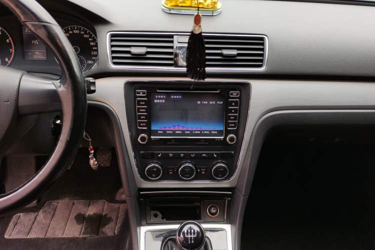 Used Volkswagen Passat 2013 1.4TSI Manual Prestige Edition Audio And AC Panel