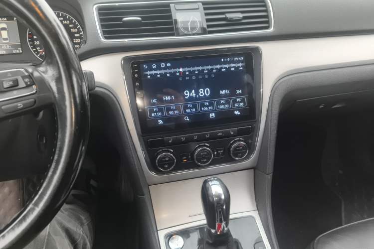 Used Volkswagen Passat 2013 1.8TSI DSG Ultimate Edition Audio And AC Panel