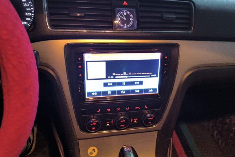Used Volkswagen Passat 2013 1.8TSI DSG Prestige Edition Audio And AC Panel