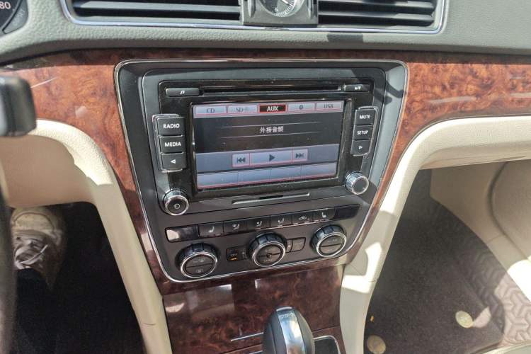 Used Volkswagen Passat 2013 1.8TSI DSG Prestige Edition Audio And AC Panel