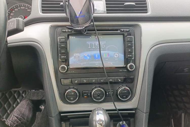Used Volkswagen Passat 2013 2.0 TSI DSG Prestige Edition Audio And AC Panel