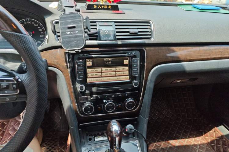 Used Volkswagen Passat 2013 3.0L V6 DSG Flagship Deluxe Edition Audio And AC Panel