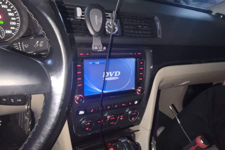 Used Volkswagen Passat 2013 1.8TSI DSG Prestige Edition Audio And AC Panel