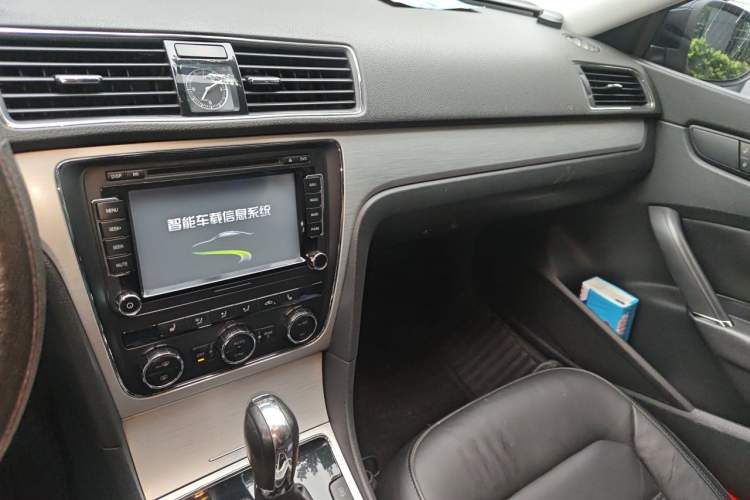 Used Volkswagen Passat 2013 1.8TSI DSG Prestige Edition Audio And AC Panel